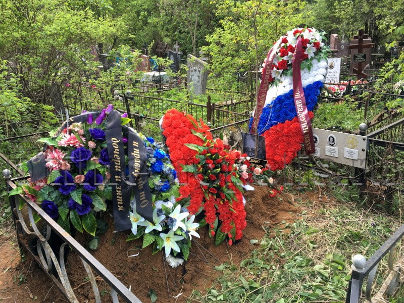 Могила В.А. Дыбо и его родных на кладбище «Волково». Общий вид