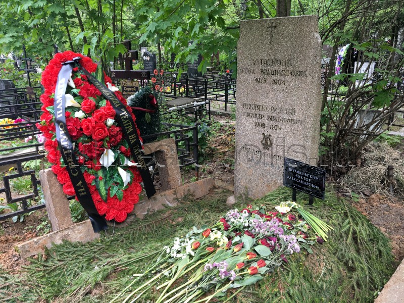 Могила В.А. Шуляковского и его родных на Хованском Северном кладбище. Общий вид