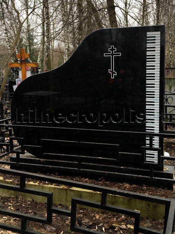 Надгробие на могиле И.Л. Худолея на Хованском Центральном кладбище. Тыльная сторона