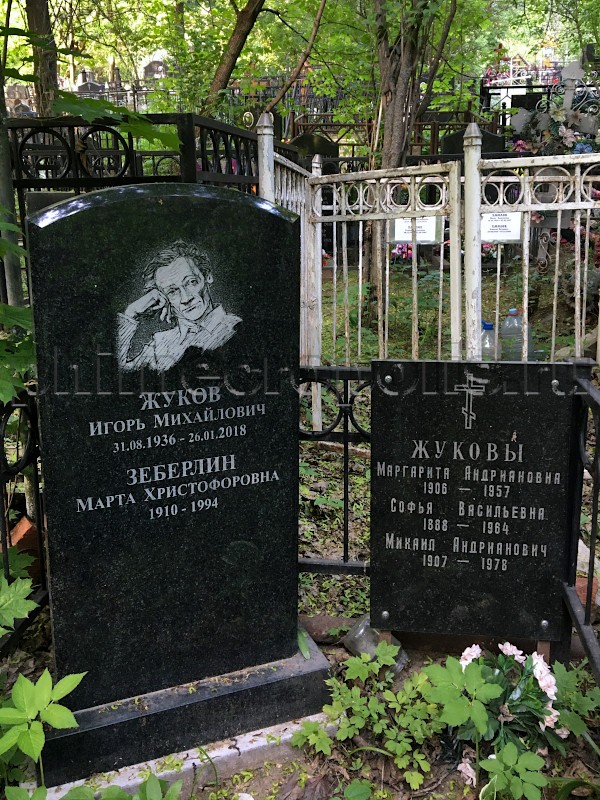 Надгробие на могиле И.М. Жукова на Ваганьковском кладбище